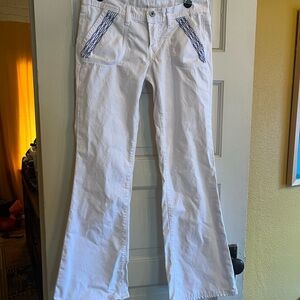 Citizens of Humanity White Flared Jeans with Blue Stitched Embroidery | size 28
